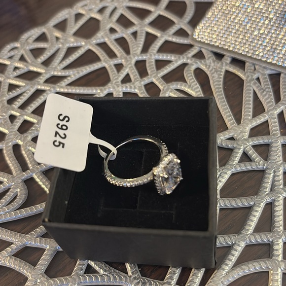 Ring - Picture 4 of 8